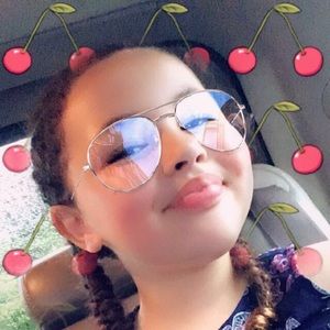 Meet your Posher, Khaliia